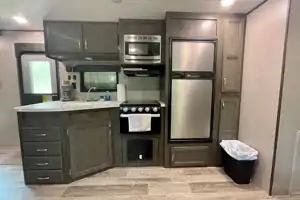 Dual Air Conditioners! Spacious 2021 Jayco Jay Flight. Delivery available.