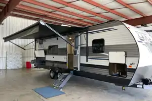 Palomino Puma XLE Lite 25BHSC Travel Trailer Sleeps 8! Has Bunks!