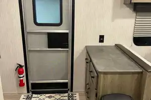 Palomino Puma XLE Lite 25BHSC Travel Trailer Sleeps 8! Has Bunks!