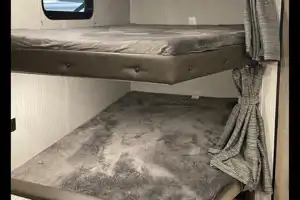 Palomino Puma XLE Lite 25BHSC Travel Trailer Sleeps 8! Has Bunks!