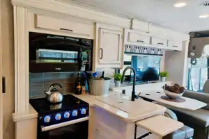2022 CONVENIENT & EASY TO DRIVE RV!!! Entegra Coach Vision 27A