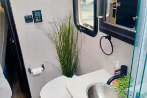 2022 CONVENIENT & EASY TO DRIVE RV!!! Entegra Coach Vision 27A