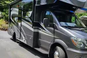 Dustin's Thor Motor Coach Jayco Melbourne 24M Class B