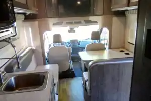 Henry & Linda's 2017 Winnebago Fuse 23T 