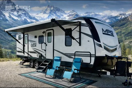 MPG Glamper’s Mansion w/ 2 Bedrooms & Outdoor Kitchen