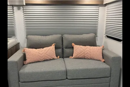 MPG Glamper’s Mansion w/ 2 Bedrooms & Outdoor Kitchen