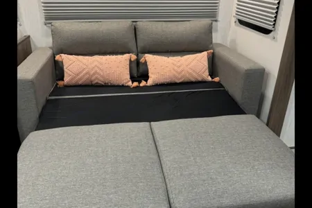 MPG Glamper’s Mansion w/ 2 Bedrooms & Outdoor Kitchen