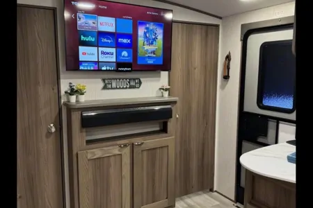 MPG Glamper’s Mansion w/ 2 Bedrooms & Outdoor Kitchen