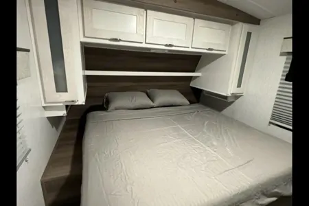 MPG Glamper’s Mansion w/ 2 Bedrooms & Outdoor Kitchen