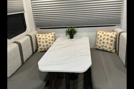 MPG Glamper’s Mansion w/ 2 Bedrooms & Outdoor Kitchen