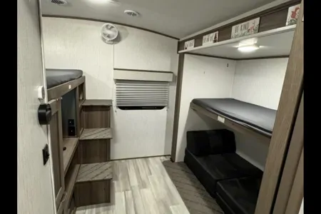 MPG Glamper’s Mansion w/ 2 Bedrooms & Outdoor Kitchen