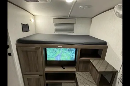 MPG Glamper’s Mansion w/ 2 Bedrooms & Outdoor Kitchen