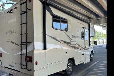 Kenneth 's Winnebago Minnie Winnie 22r Class C