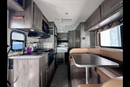 Kenneth 's Winnebago Minnie Winnie 22r Class C