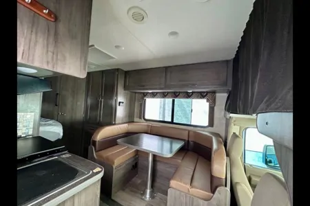 Kenneth 's Winnebago Minnie Winnie 22r Class C