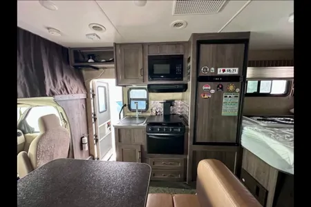 Kenneth 's Winnebago Minnie Winnie 22r Class C