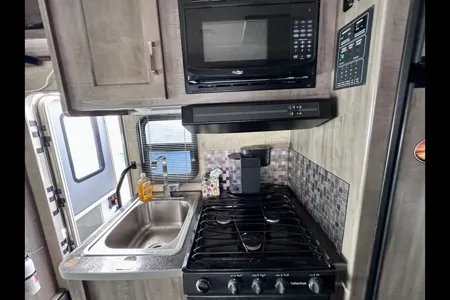 Kenneth 's Winnebago Minnie Winnie 22r Class C