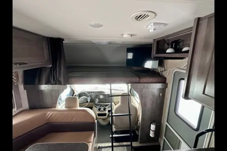 Kenneth 's Winnebago Minnie Winnie 22r Class C