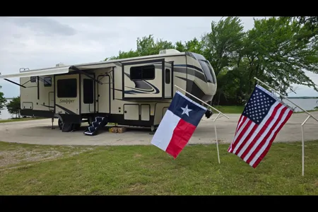 Luxury RV - Perfect for Events & Family Trips | Deliverable