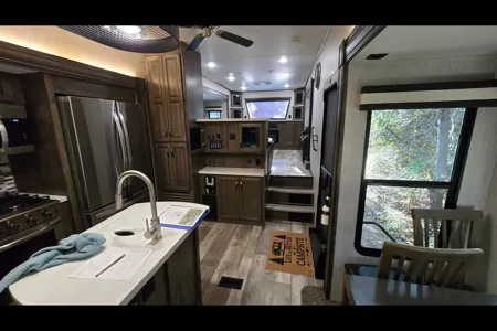 Luxury RV - Perfect for Events & Family Trips | Deliverable