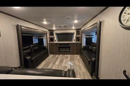 Luxury RV - Perfect for Events & Family Trips | Deliverable