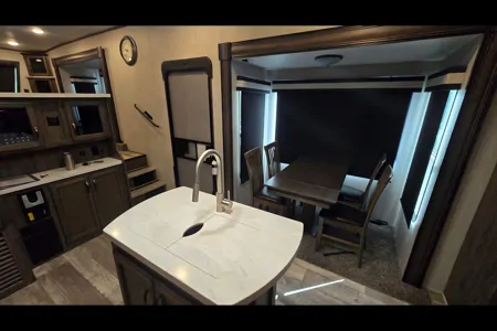 Luxury RV - Perfect for Events & Family Trips | Deliverable
