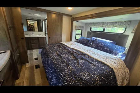 Luxury RV - Perfect for Events & Family Trips | Deliverable