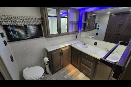 Luxury RV - Perfect for Events & Family Trips | Deliverable