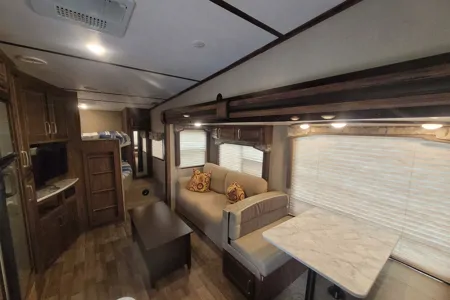 Family Creekside RV Cottage-15 Min from Beach