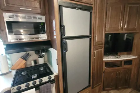 Family Creekside RV Cottage-15 Min from Beach