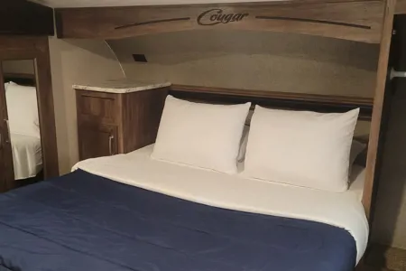 Family Creekside RV Cottage-15 Min from Beach