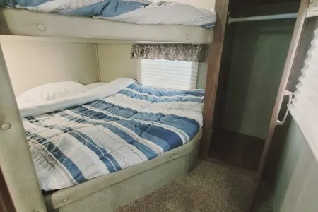 Family Creekside RV Cottage-15 Min from Beach