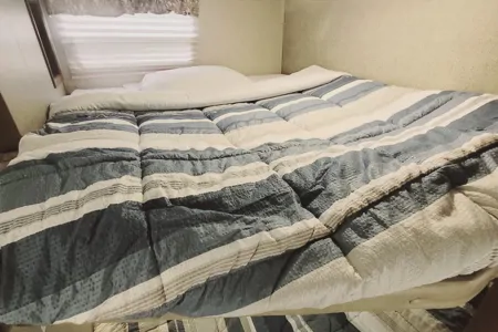 Family Creekside RV Cottage-15 Min from Beach