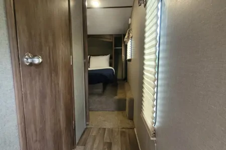 Family Creekside RV Cottage-15 Min from Beach