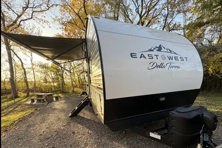 East to West Della Terra BH271 Travel Trailer