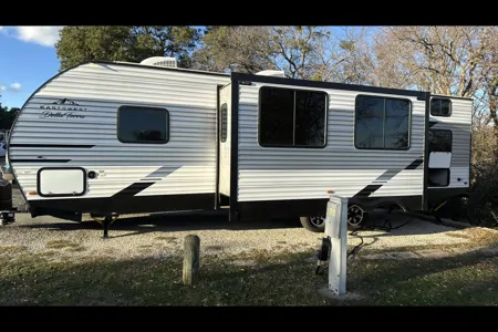 East to West Della Terra BH271 Travel Trailer