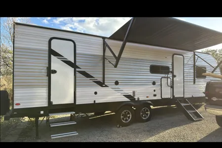 East to West Della Terra BH271 Travel Trailer