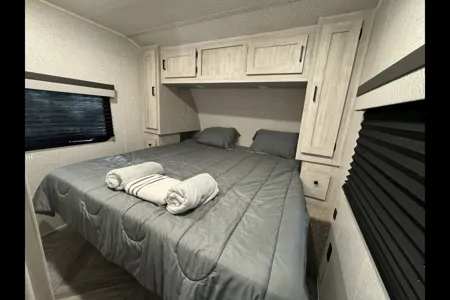 East to West Della Terra BH271 Travel Trailer