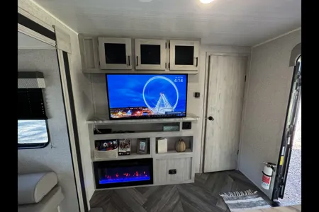 East to West Della Terra BH271 Travel Trailer