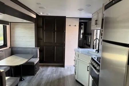 Big Boy Toys & RV Rentals Jayco Jay Flight 284 BHS Travel Trailer