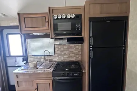 2016 Shadow Cruiser 22ft - Your Perfect Lightweight Trailer!