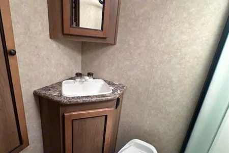 2016 Shadow Cruiser 22ft - Your Perfect Lightweight Trailer!