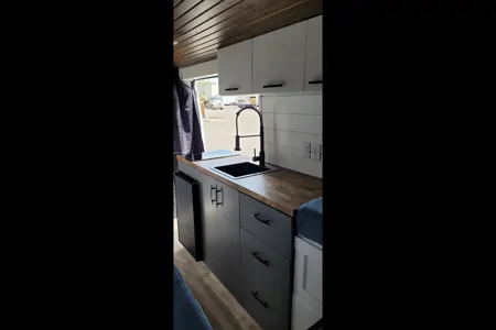 Cozy custom crafted van with Shower, Toilet, Heat, Solar and more!