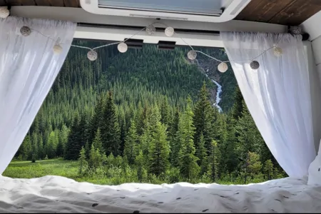Cozy custom crafted van with Shower, Toilet, Heat, Solar and more!