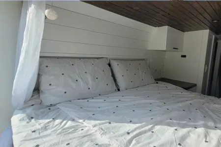 Cozy custom crafted van with Shower, Toilet, Heat, Solar and more!