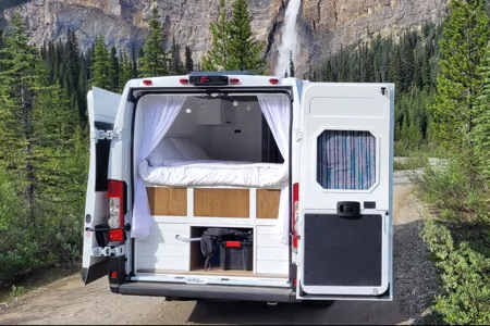 Cozy custom crafted van with Shower, Toilet, Heat, Solar and more!