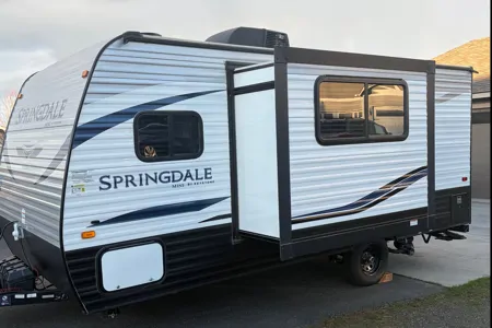 Adventure Bunkhouse w/ Slide Out-Easy Tow Camper Sleeps 5