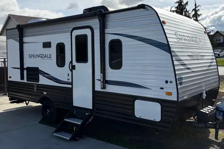 Adventure Bunkhouse w/ Slide Out-Easy Tow Camper Sleeps 5