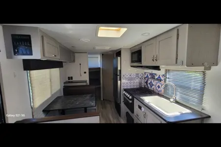 Tiny Home-Pathfinder Bunkhouse: Lightweight & Ready for Adventure Tracer 200BHSLE