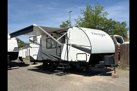 Tiny Home-Pathfinder Bunkhouse: Lightweight & Ready for Adventure Tracer 200BHSLE